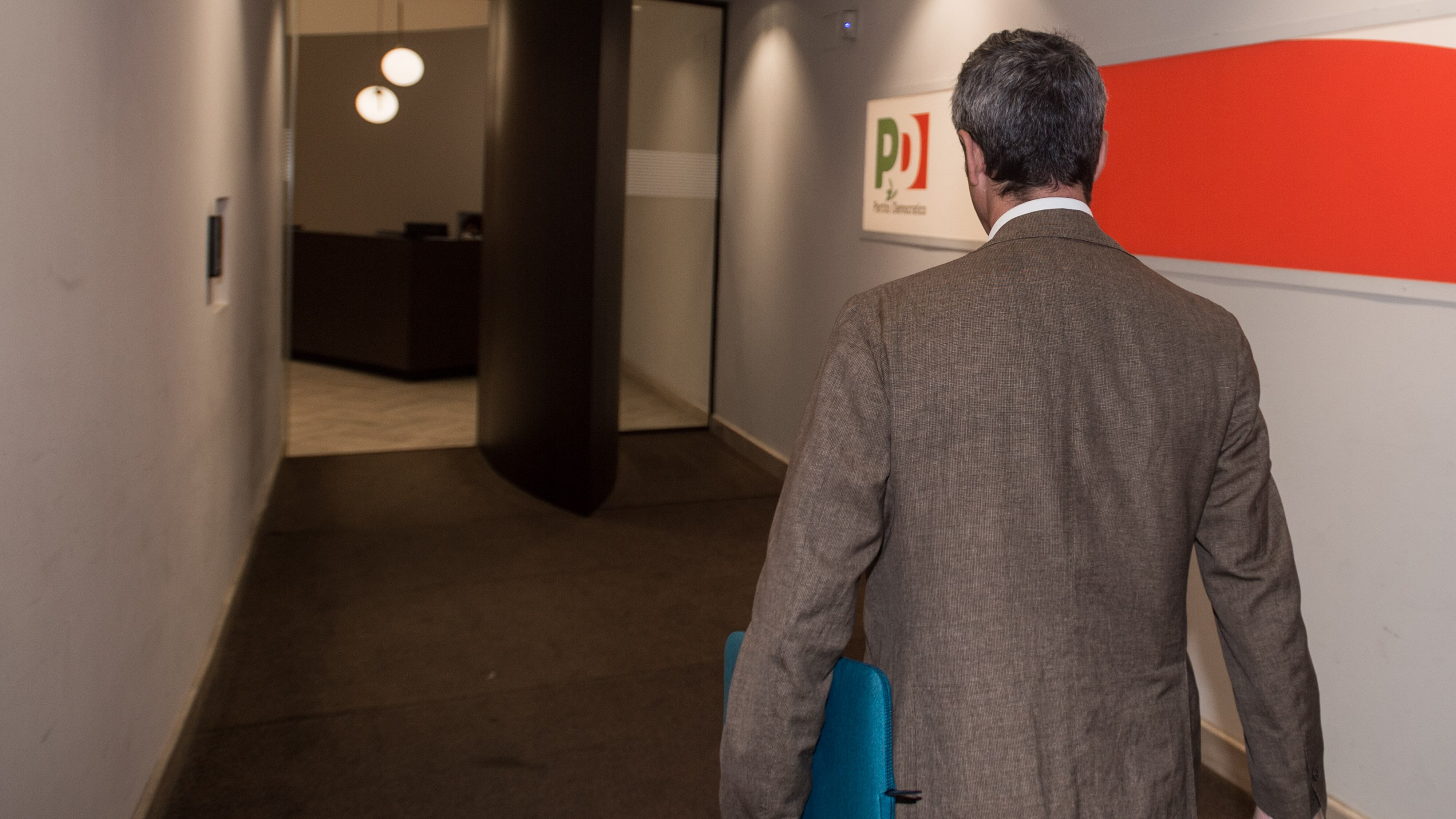 La sinistra a difesa di Speranza: "Non si tocca o rischia il governo"