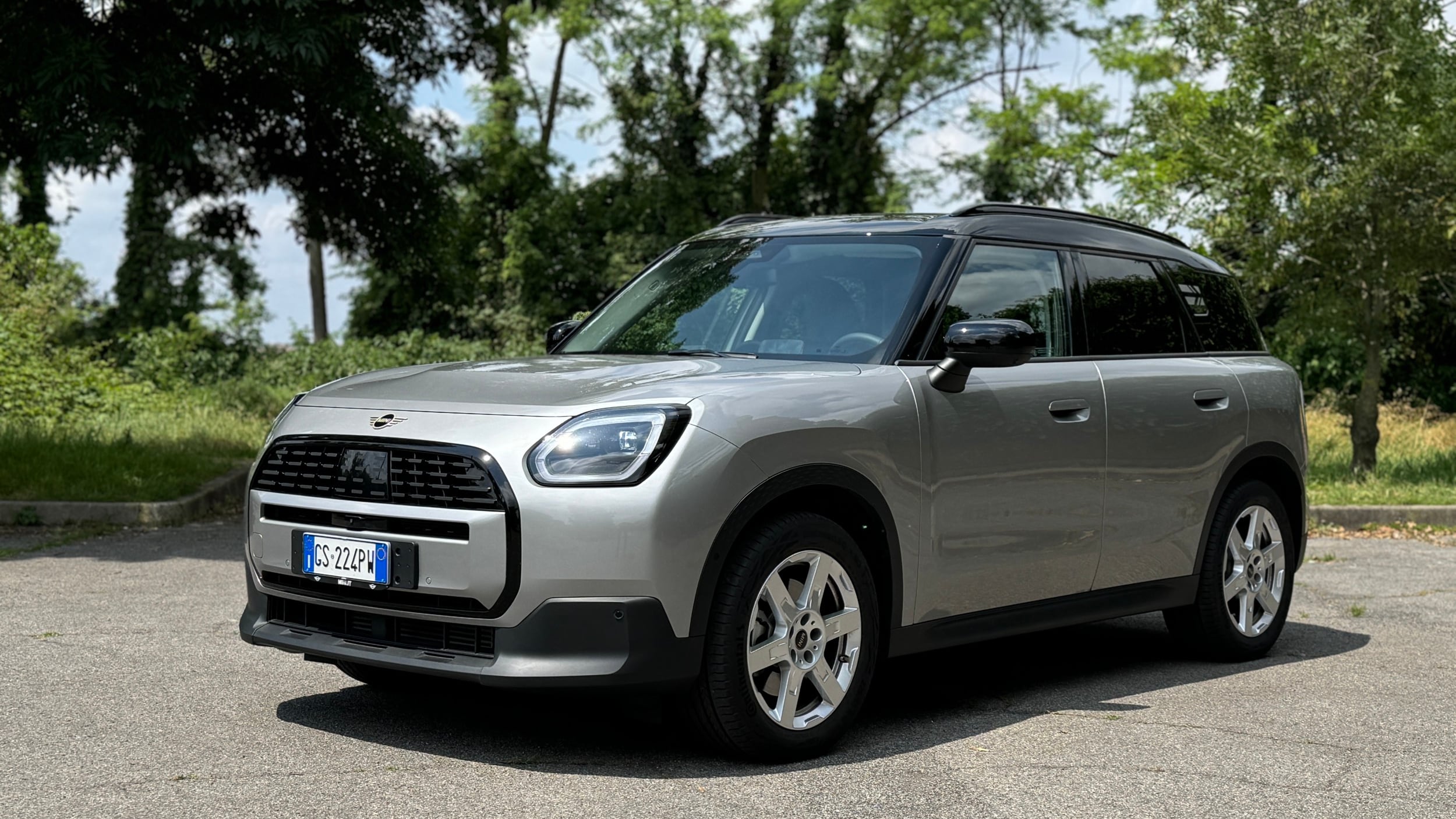 MINI Countryman 2024: tanto spazio, tecnologia e l'1.5 MHEV consuma poco