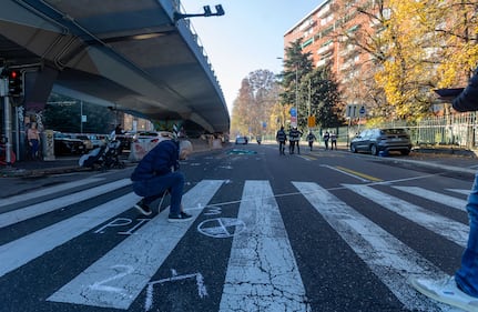   Milano, tir travolge mamma a passeggio con i suoi bambini. Le immagini dell'incidente 6