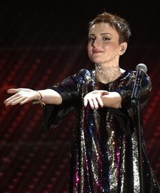 Sanremo 2016: i look femminili nella serata cover 37