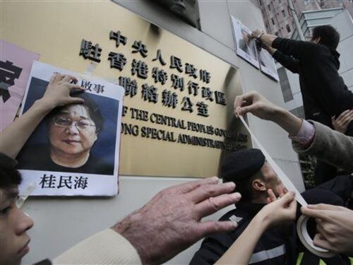 Scomparsi gli editori di Hong Kong che pubblicano libri vietati da Pechino