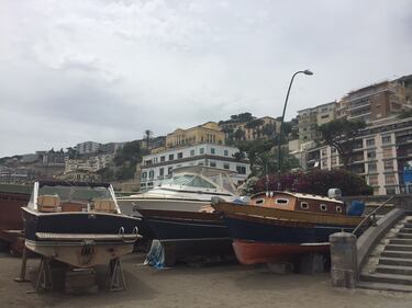 Napoli, il porto e il quartiere Mercato 16