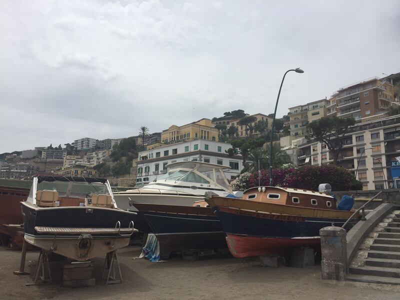 Napoli, il porto e il quartiere Mercato 16