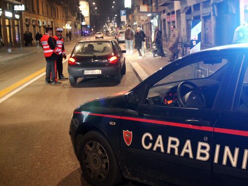 Auto comprate con assegni falsi Beffato due volte denuncia tutti