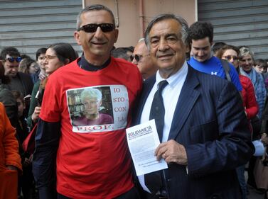 Sit-in a Palermo: slogan e striscioni a favore della prof sospesa 15