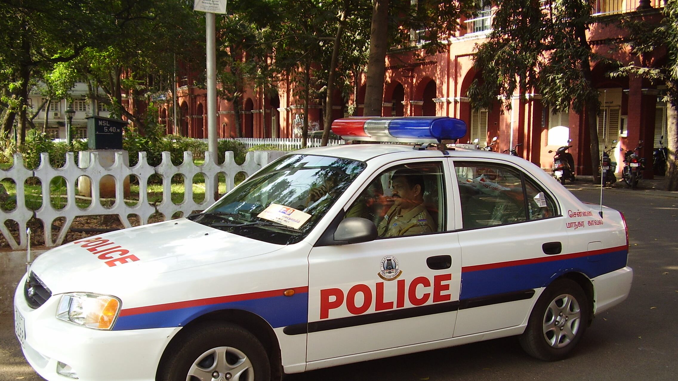 India, parenti decapitano 19enne incinta e si fanno un selfie con la testa