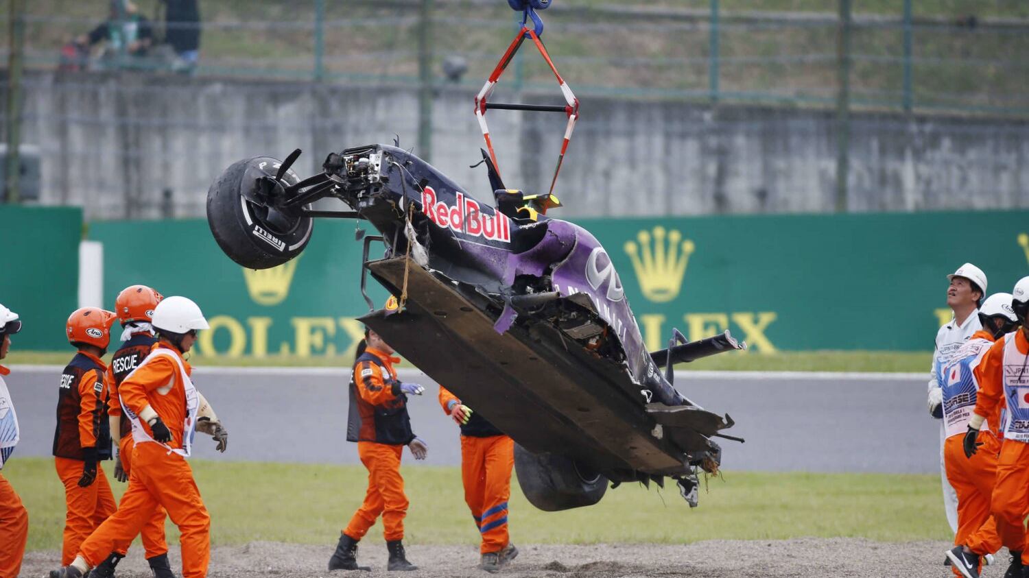 F1, Rosberg in pole: incidente per Kvyatt, per fortuna è illeso