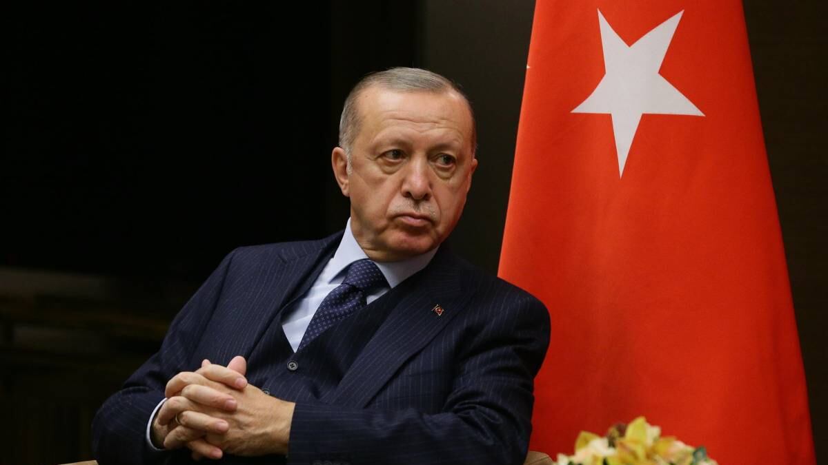 Malore in diretta tv per Erdogan: cancellati gli impegni elettorali