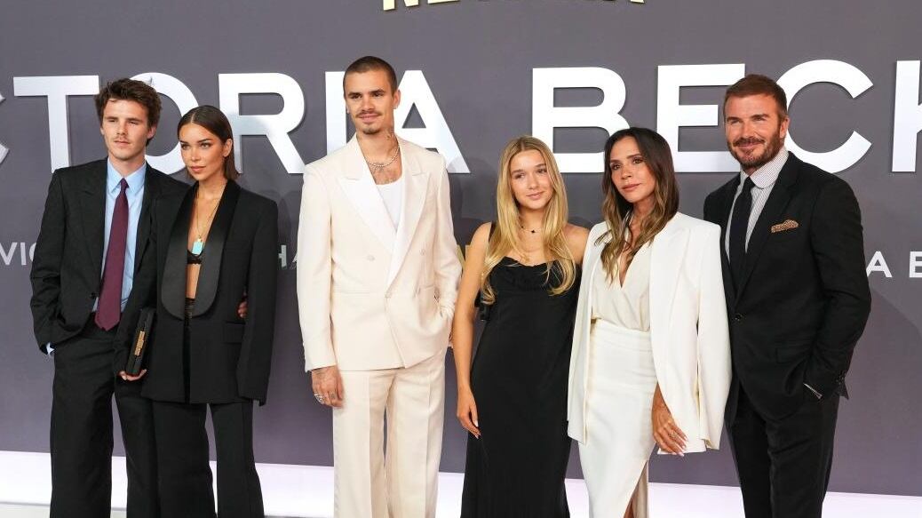 Victoria e David Beckham, rottura definitiva con il figlio: "Ha bloccato tutti sui social"