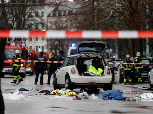 Monaco, auto sul corteo sindacale. Fermato un afghano: "Attentato"