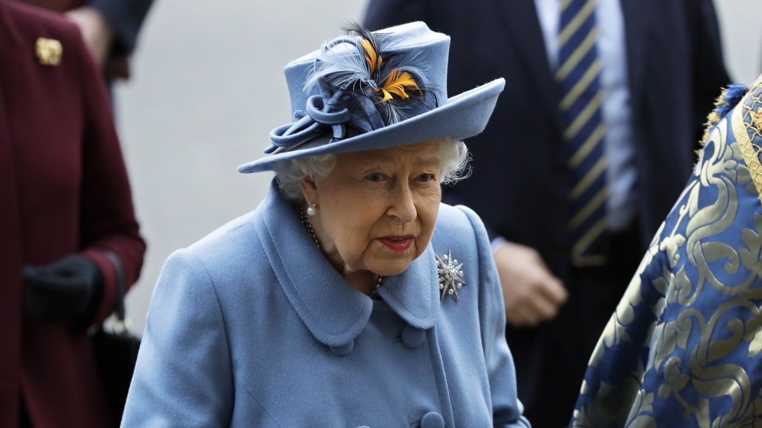 La Regina a rischio contagio: positivo un lavoratore di Buckingham Palace