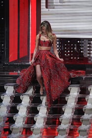 Sanremo, Diletta Leotta ospite sul palco intona "Sarà perché ti amo" 12