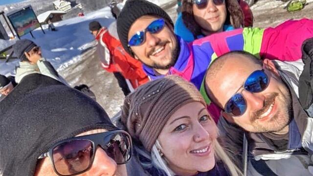I deputati M5s in "missione" sulla neve con sci e slittino