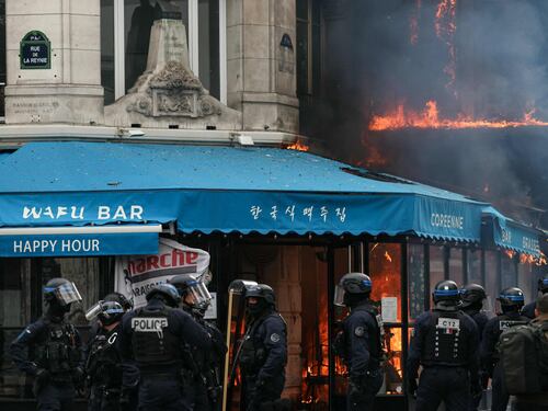 Scontri e proteste, il movimento "Bloquons tout" paralizza la Francia: 473 arresti. Tensioni a Parigi