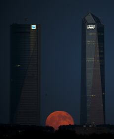 La meravigliosa luna piena di Madrid 4