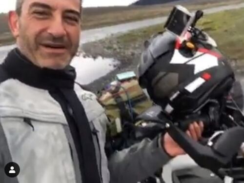 Matteo Viviani ha un incidente in moto, cade nel fiume viene soccorso