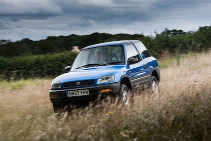 Toyota RAV4 (1994), guarda tutte le foto 11