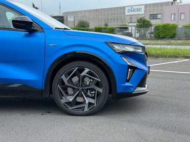Renault Rafale plug-in: guarda la gallery del suv da 300 CV 3