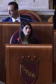 La prima seduta dell'era Raggi 9