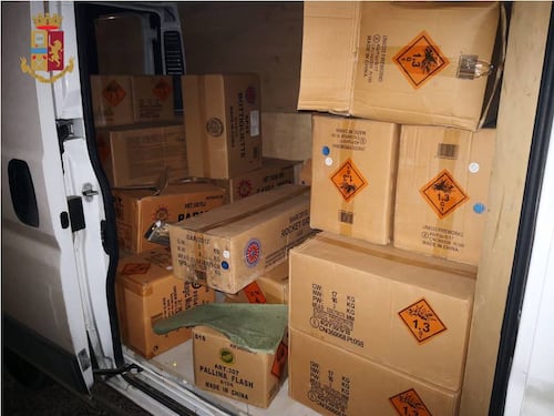 Taranto, maxi-sequestro di “botti di capodanno”: quasi una tonnellata