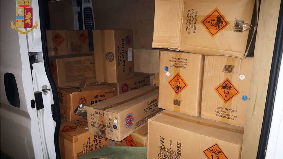 Taranto, maxi-sequestro di “botti di capodanno”: quasi una tonnellata