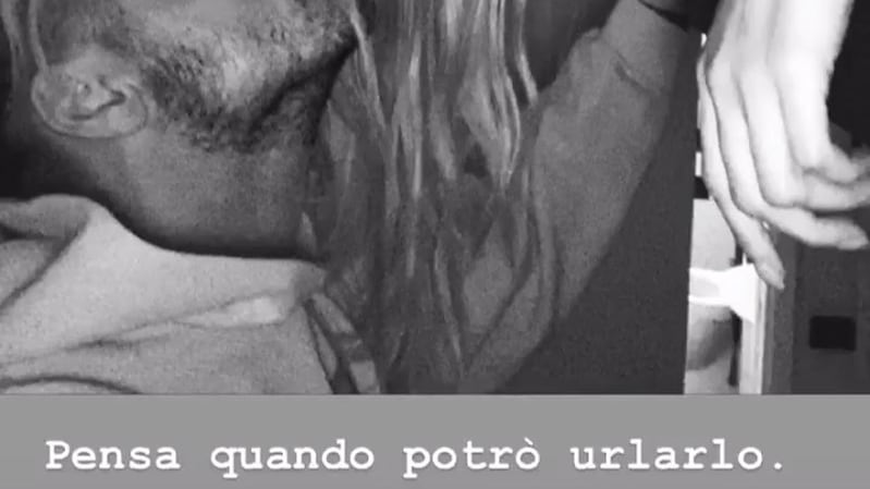 La Morali riprende Favoloso completamente nudo (Ma sbaglia la censura)