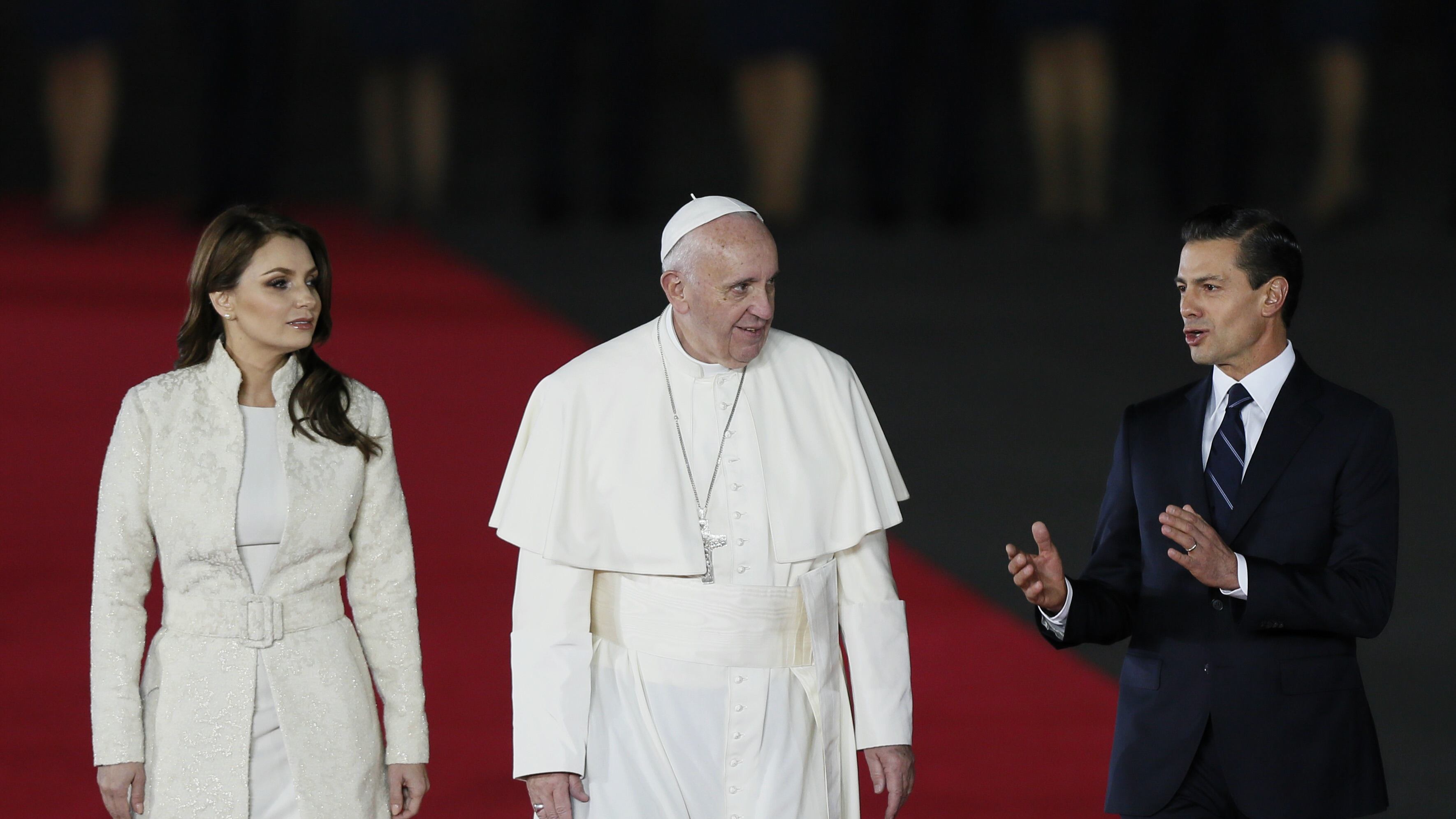 Papa Francesco: "Se si aiutano i migranti i peccati diventano bianchi"