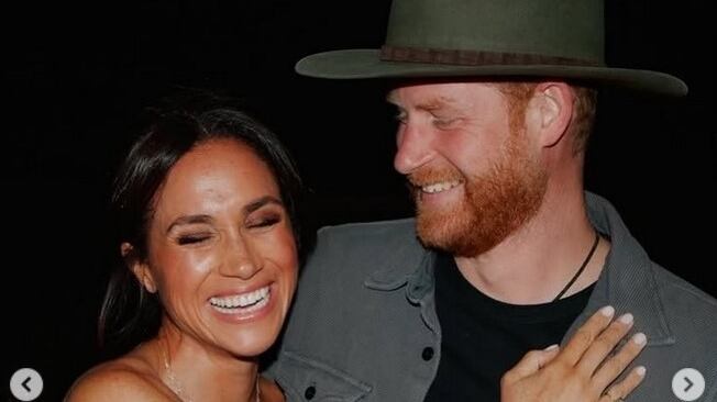 Baci, abbracci e look country: Harry e Meghan si scatenano al concerto di Beyoncé