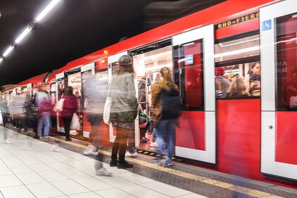 Milano, 60 anni di metro rossa. È festa per l'anniversario della M1 1
