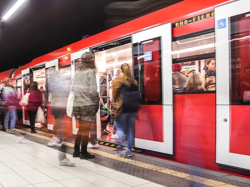 Milano, 60 anni di metro rossa. È festa per l'anniversario della M1