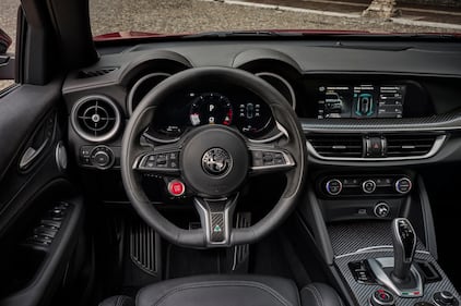 Nuova Alfa Romeo Stelvio Quadrifoglio 2023: guarda la gallery del restyling 15