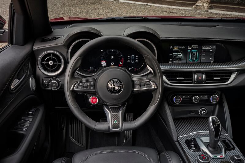 Nuova Alfa Romeo Stelvio Quadrifoglio 2023: guarda la gallery del restyling 15