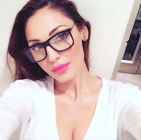 Anna Tatangelo, seno strizzato e nudo integrale 21