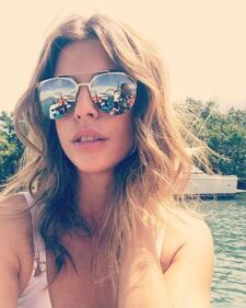 Elisabetta Canalis sexy in costume 10
