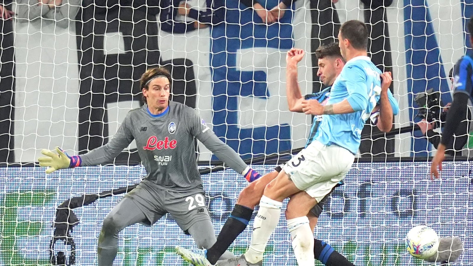 Coppa Italia, uno straordinario Motta manda la Lazio in finale: Atalanta battuta ai rigori