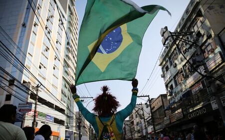 Rio, in attesa della torcia olimpica tra feste e proteste 10