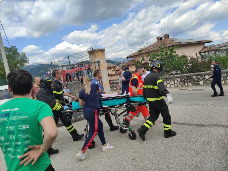 Auto travolge il recinto di un asilo: un bambino morto e altri feriti 5