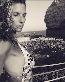 Martina Colombari hot in reggiseno trasparente 29