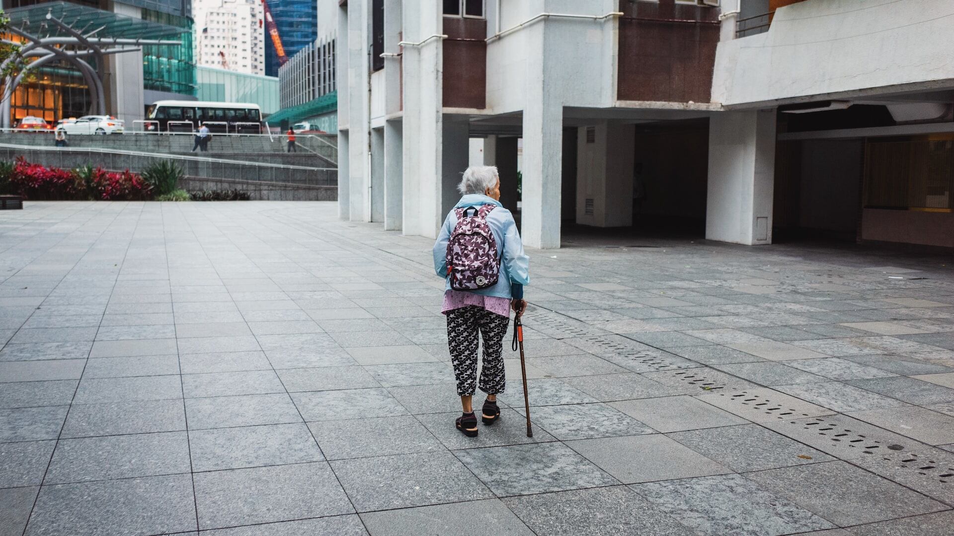 Over 60, i 5 migliori bastoni da passeggio
