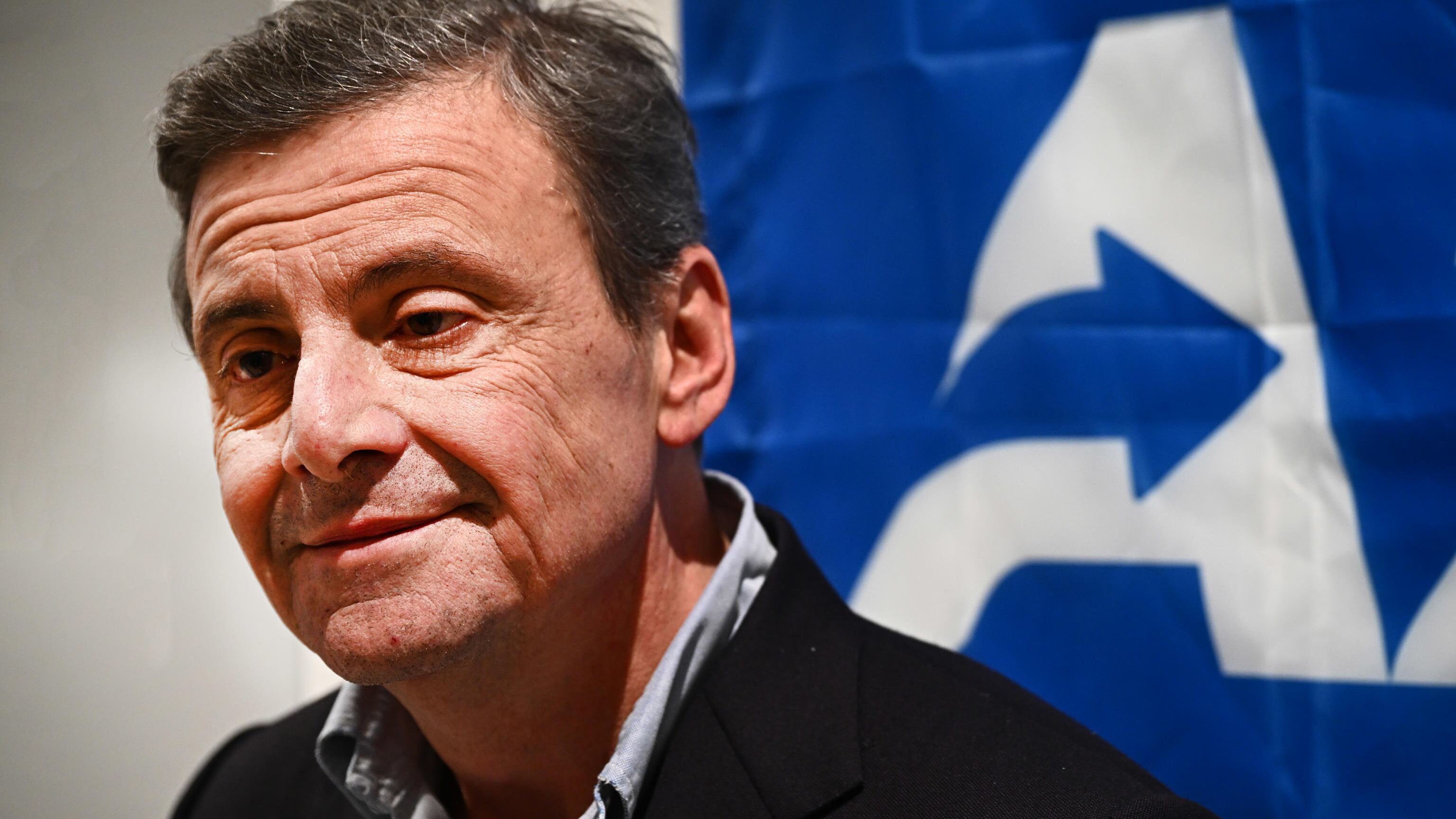 “Ti darebbe una pedata nel sedere”. Calenda fulmina Conte: scontro sulla guerra in Ucraina