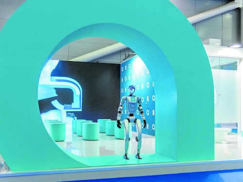 Droni per monitorare i siti e robot a fianco dei tecnici