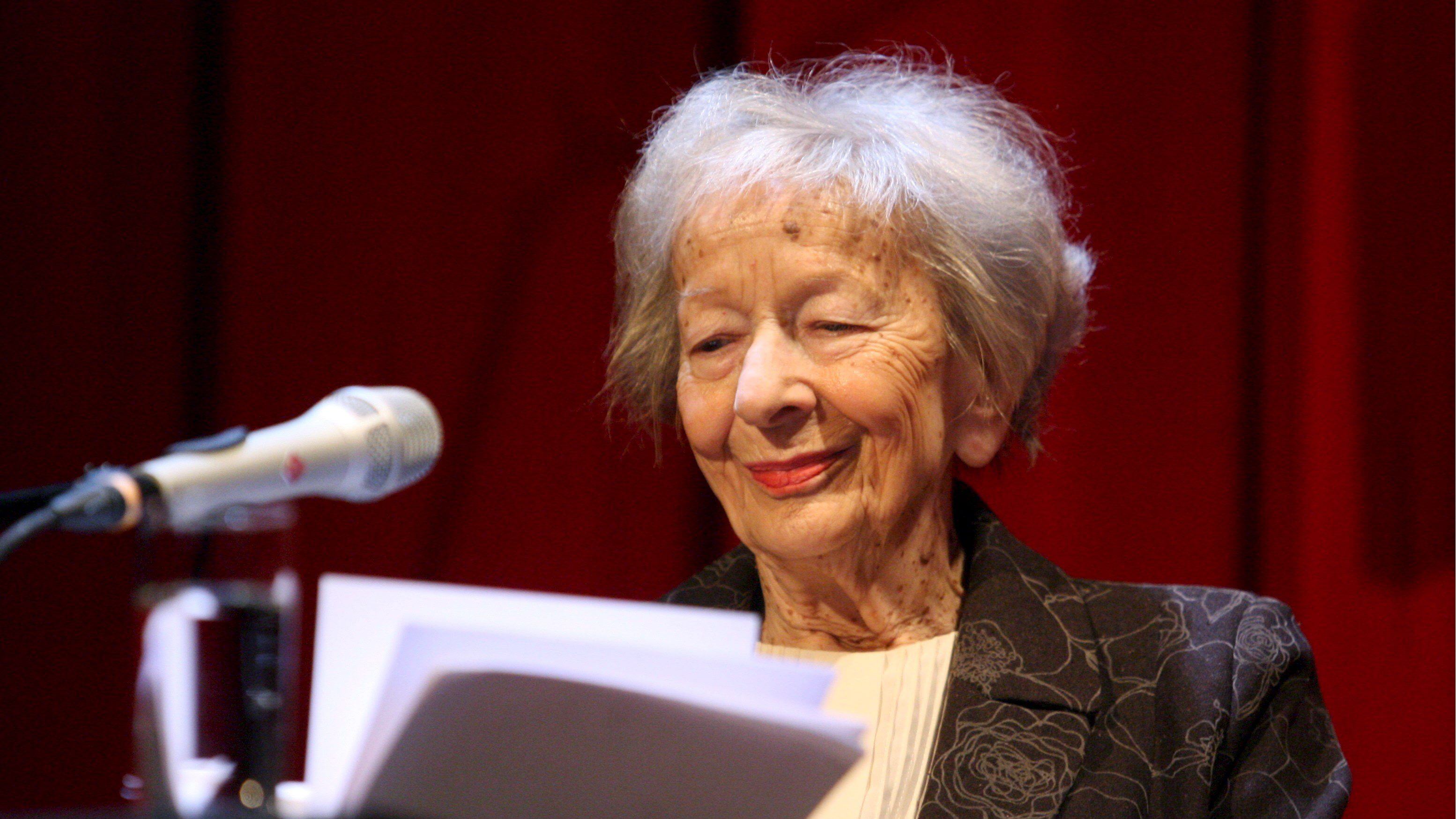 Wislawa Szymborska, così "la gioia di scrivere" diventa arte fra taccuini e collage