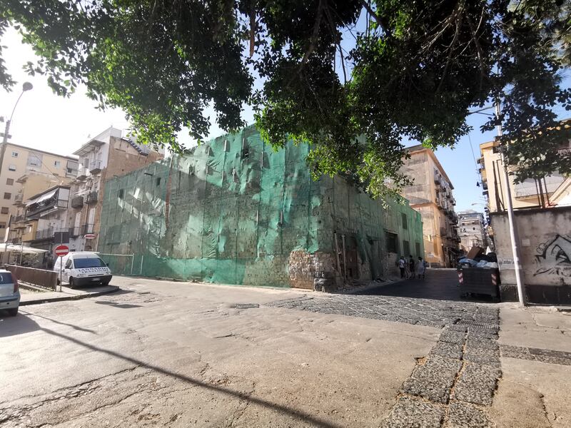 Napoli, blatte e sporcizia alle Case Nuove 3