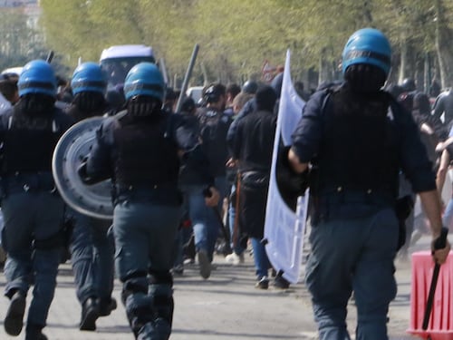 La polizia in piazza: "Mancano uomini e mezzi"