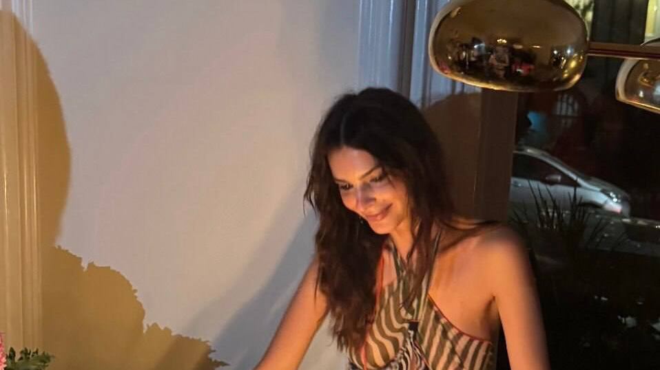 L'assurda torta di Emily Ratajkowski: cosa ha fatto scoppiare la polemica