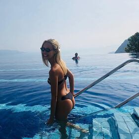 Lady Pellé sexy su Instagram: gli scatti hot di Viky Varga 9