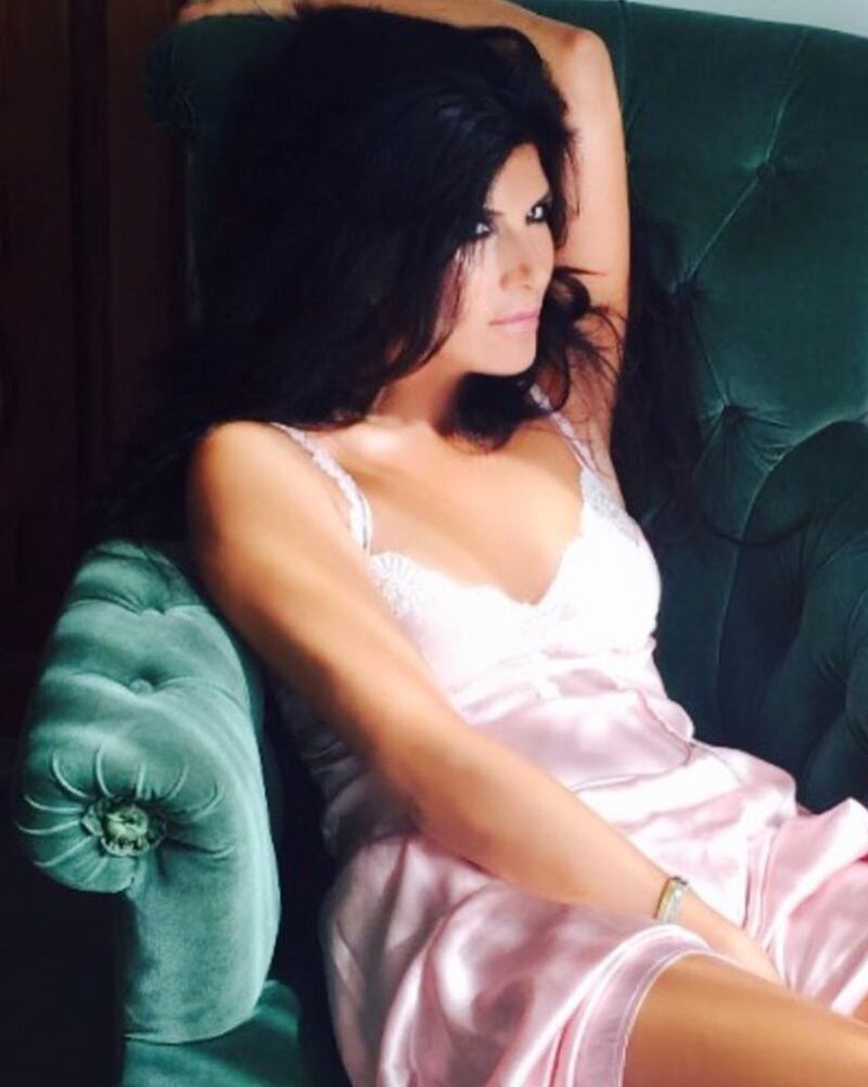 Pamela Prati in topless per la fine dell'estate 4