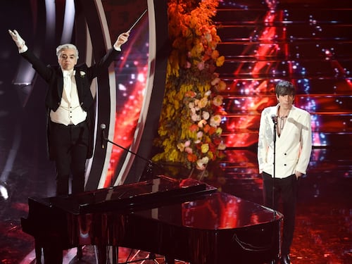 Sanremo, il racconto choc dei testimoni: "Morgan e Bugo si sono presi a morsi e sputi"