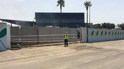 Rifiuti in fumo, la lunga giornata di San Vitaliano: il ministro Costa nel sito incendiato   17