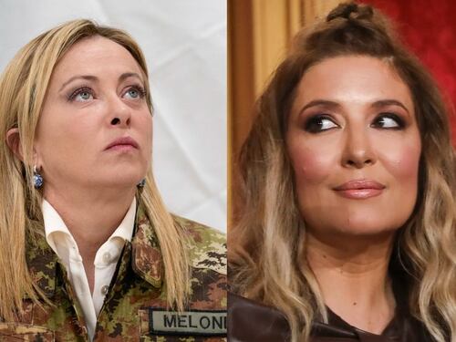 "Non vedeva l'ora". Lucarelli al vetriolo contro la Meloni in mimetica